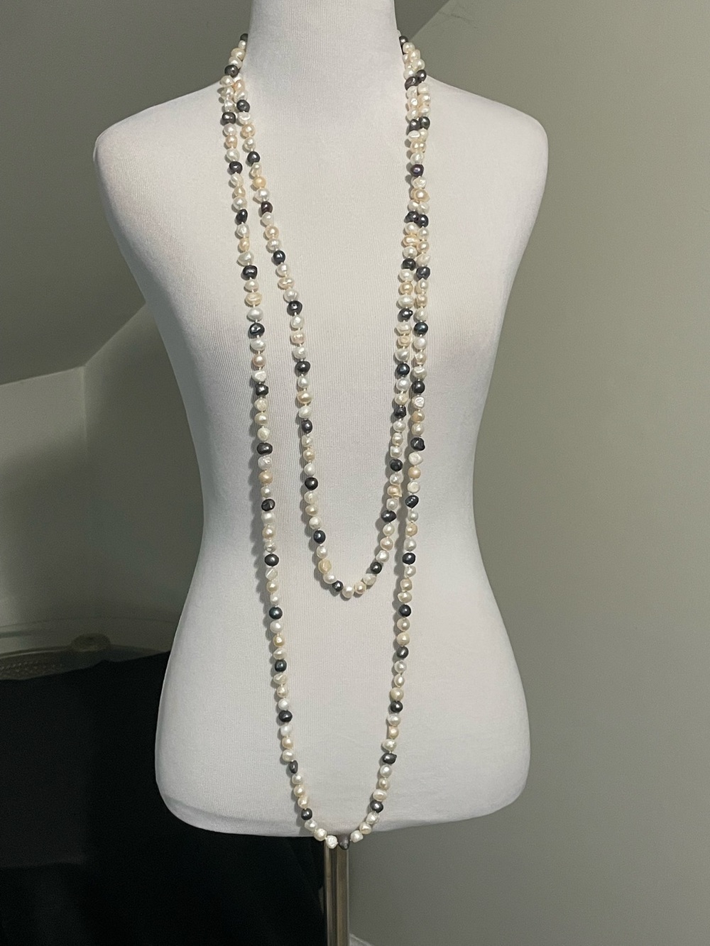 Fresh water pearl station necklace. Vintage